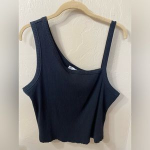 Good American size 5 one shoulder top. EUC. Size 5 is a 2X
